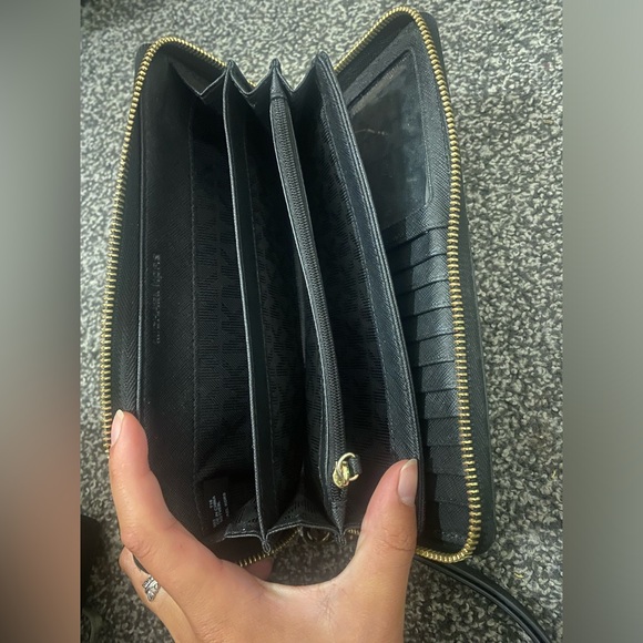 Michael Kors Wallet - Picture 2 of 5